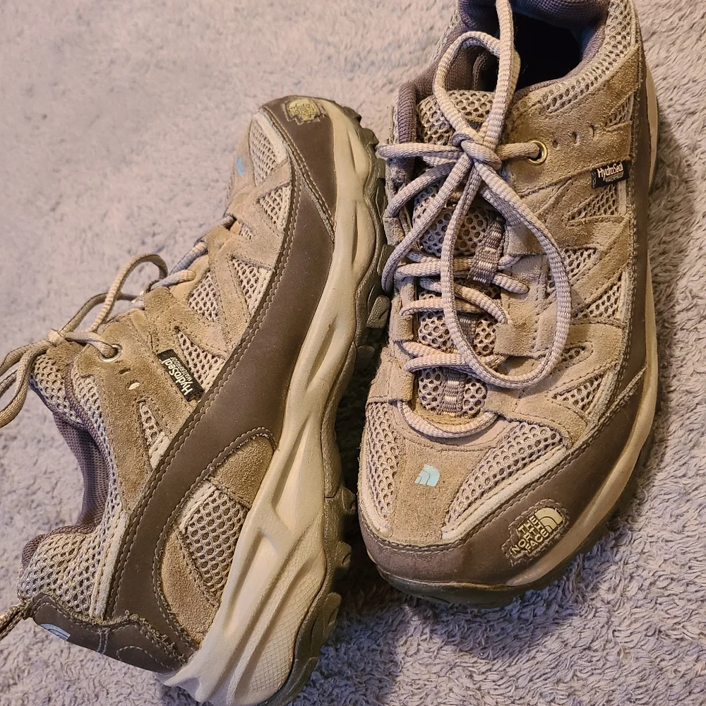 Woman's The North Face Hiking Shoes sz 6.5 - Picture 3 of 4
